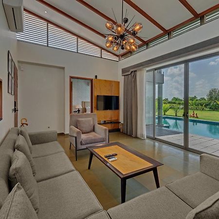 The Fern Royal Farm Resort, Anjar Luaran gambar