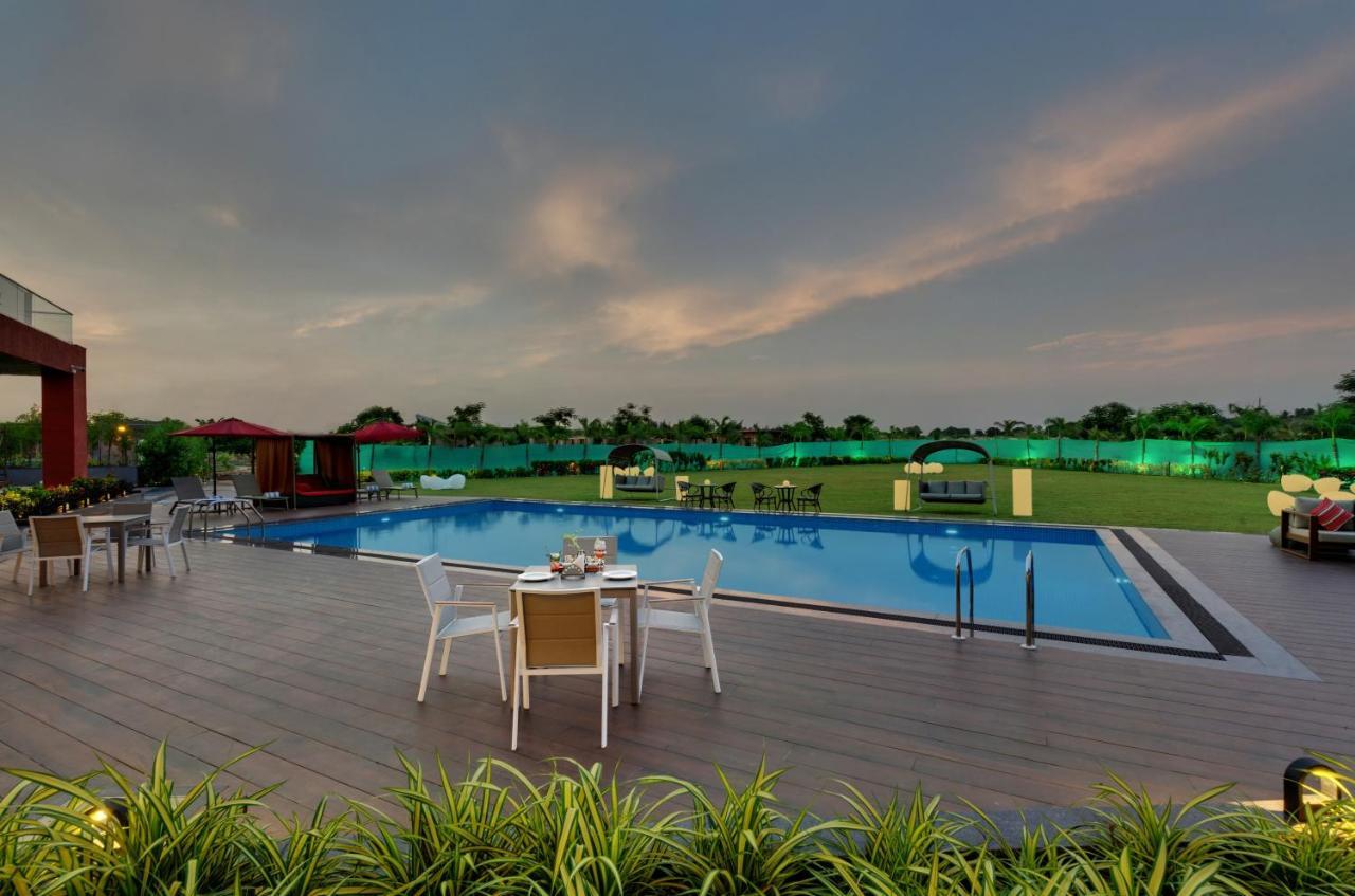 The Fern Royal Farm Resort, Anjar Luaran gambar