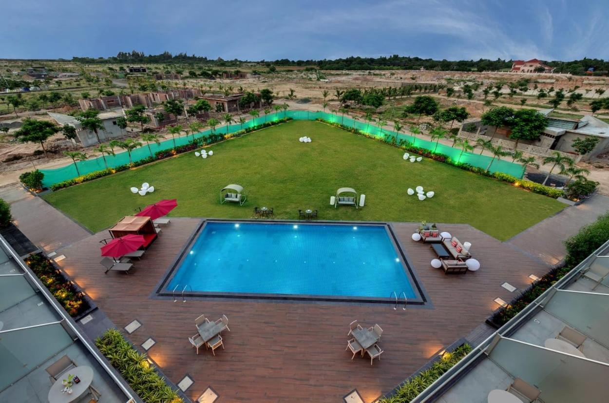 The Fern Royal Farm Resort, Anjar Luaran gambar