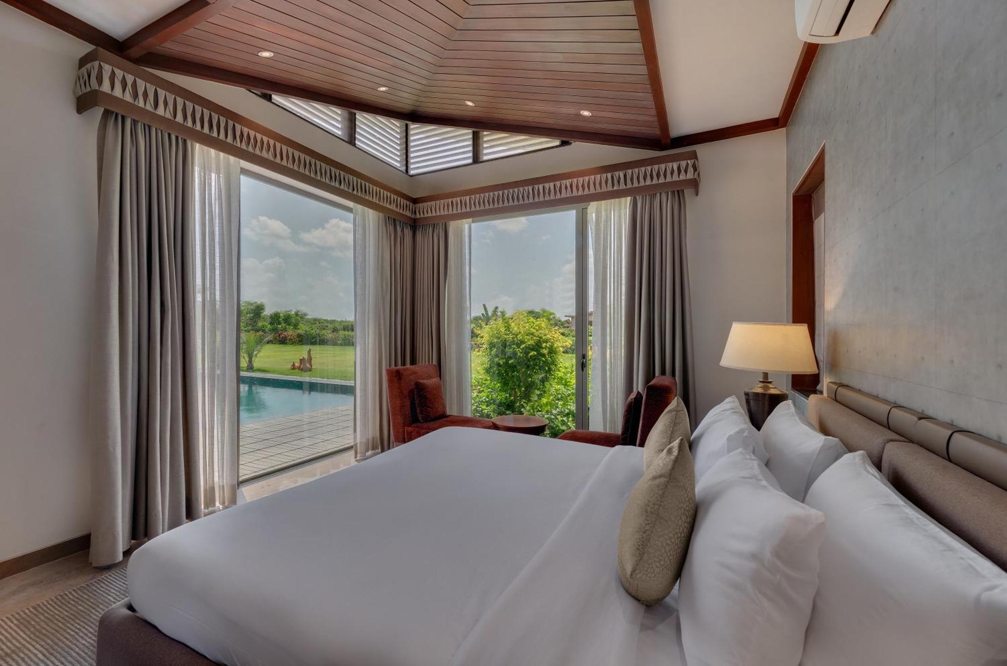 The Fern Royal Farm Resort, Anjar Luaran gambar