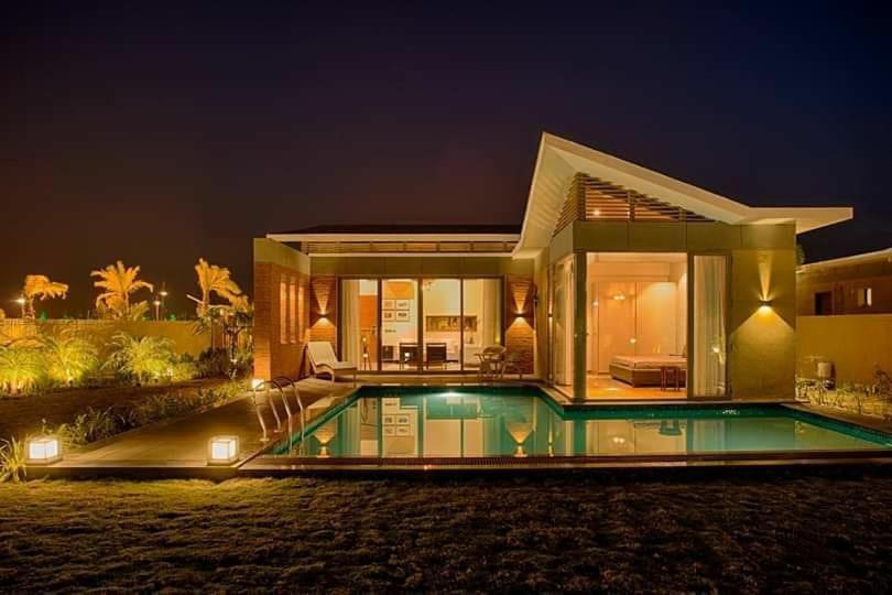 The Fern Royal Farm Resort, Anjar Luaran gambar