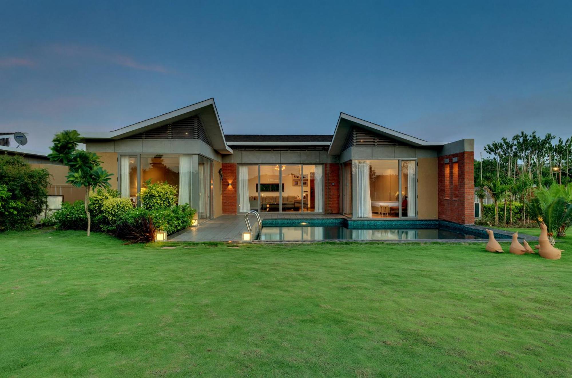 The Fern Royal Farm Resort, Anjar Luaran gambar